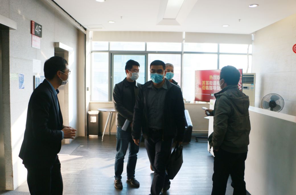 多志成城，携手抗疫 | 筼筜街路主任苏克一行光临游艇会yth206领导复工情况